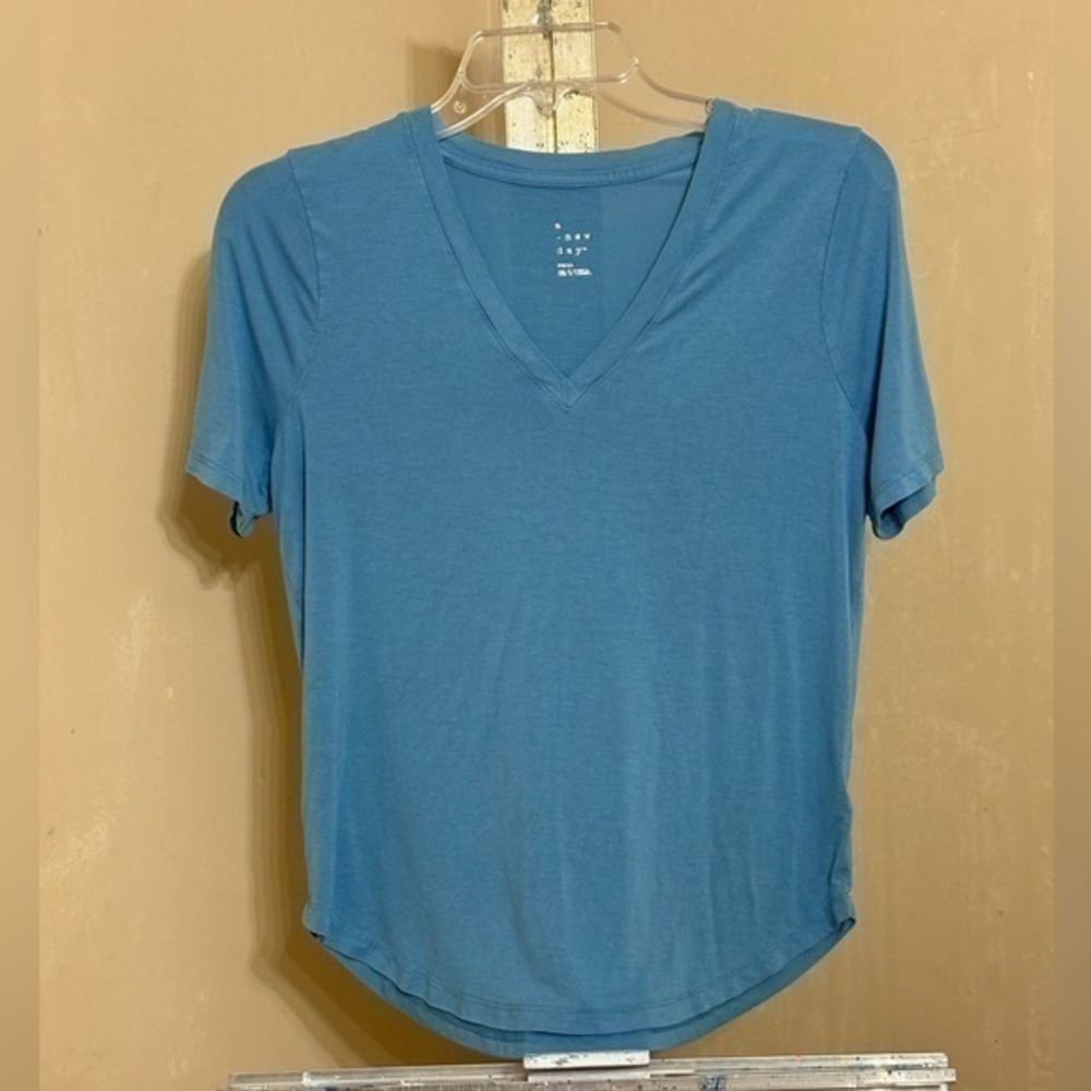 a.new day Women's Blue V-Neck Top sz small